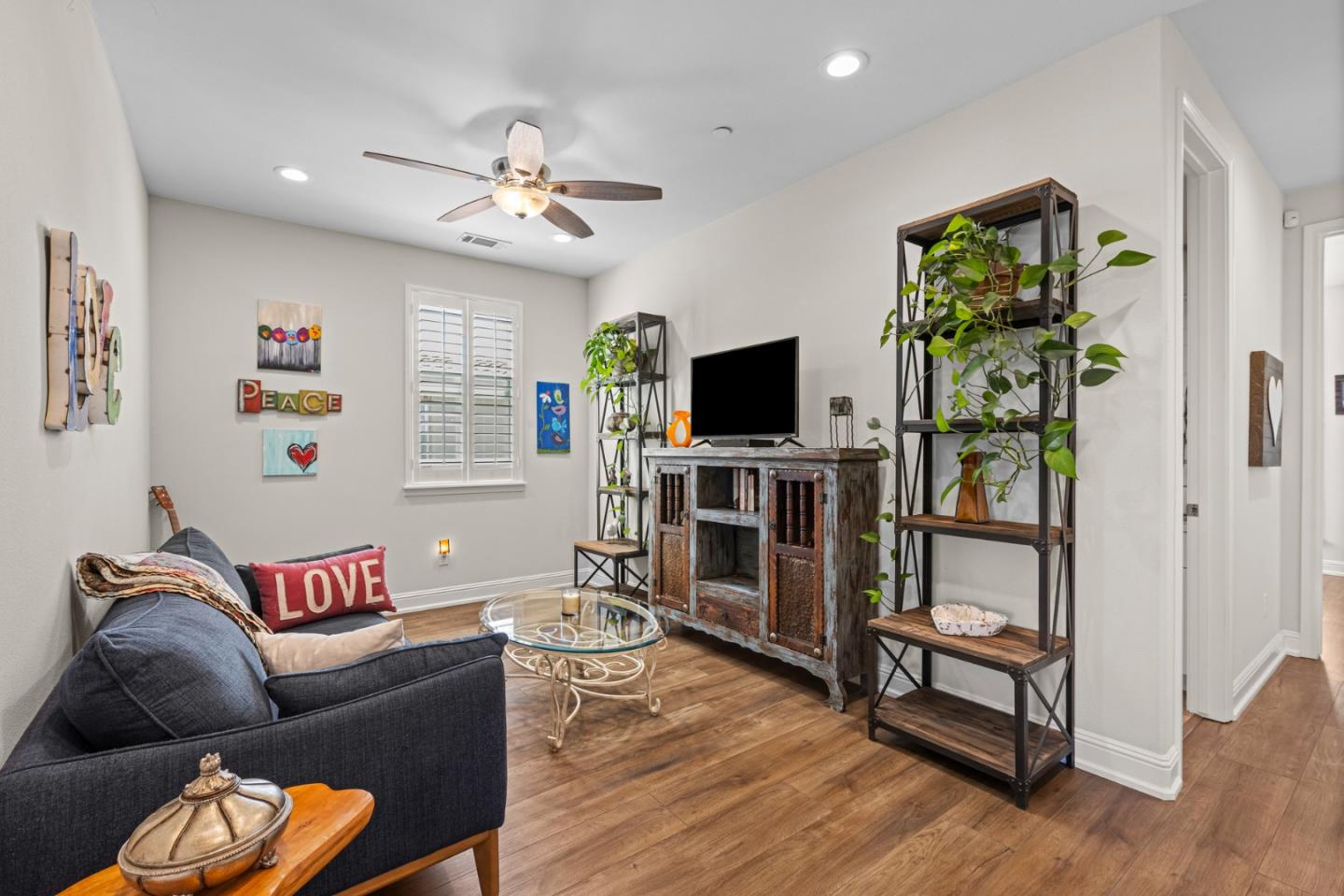 Detail Gallery Image 17 of 52 For 250 Calle Del Rey, Morgan Hill,  CA 95037 - 4 Beds | 2/1 Baths