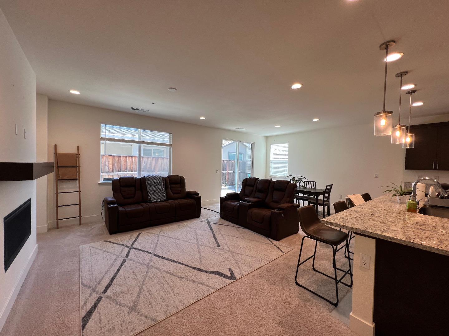 Detail Gallery Image 13 of 51 For 1460 Waterwheel Ln, Hollister,  CA 95023 - 3 Beds | 2 Baths