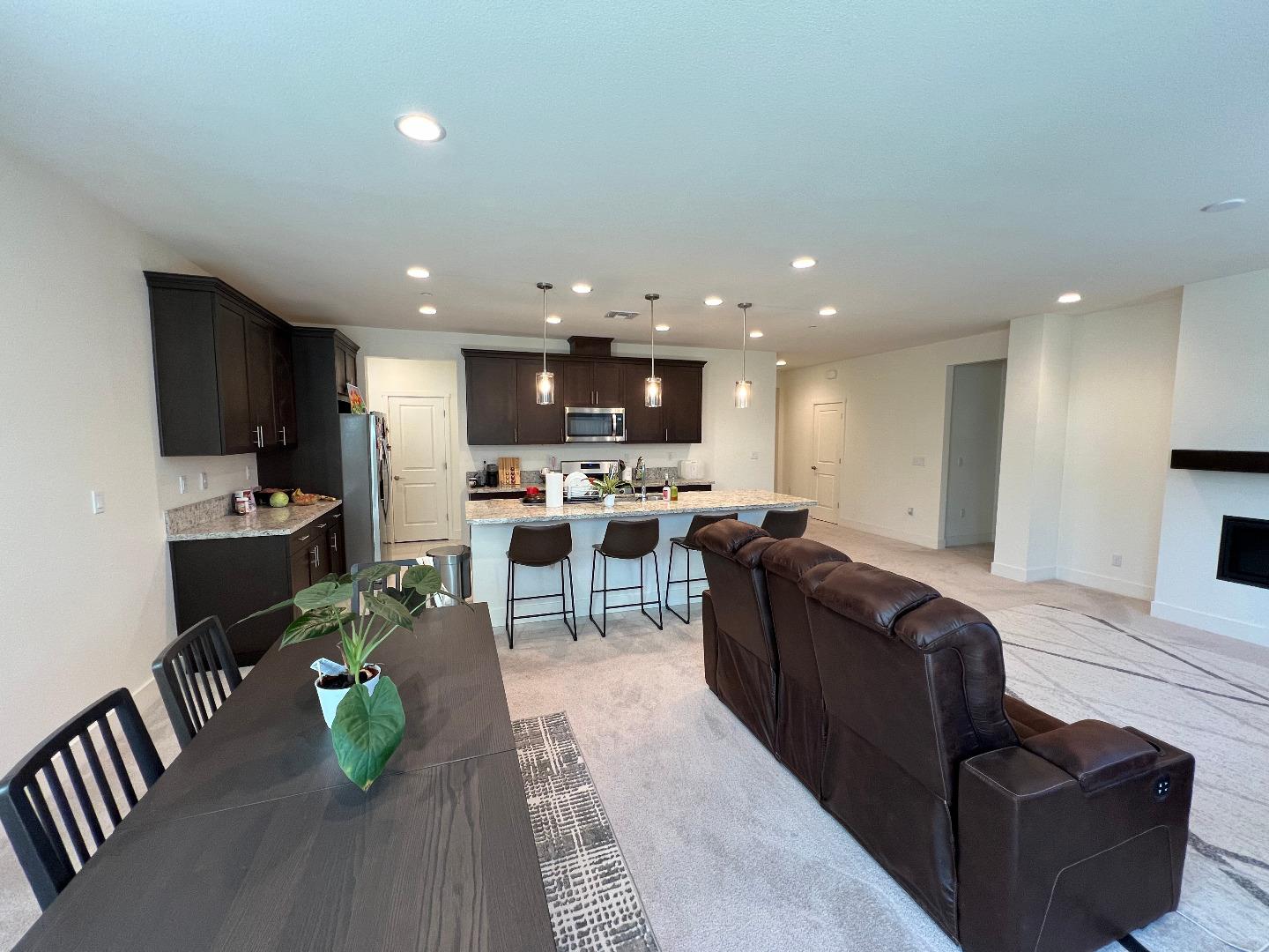 Detail Gallery Image 14 of 51 For 1460 Waterwheel Ln, Hollister,  CA 95023 - 3 Beds | 2 Baths