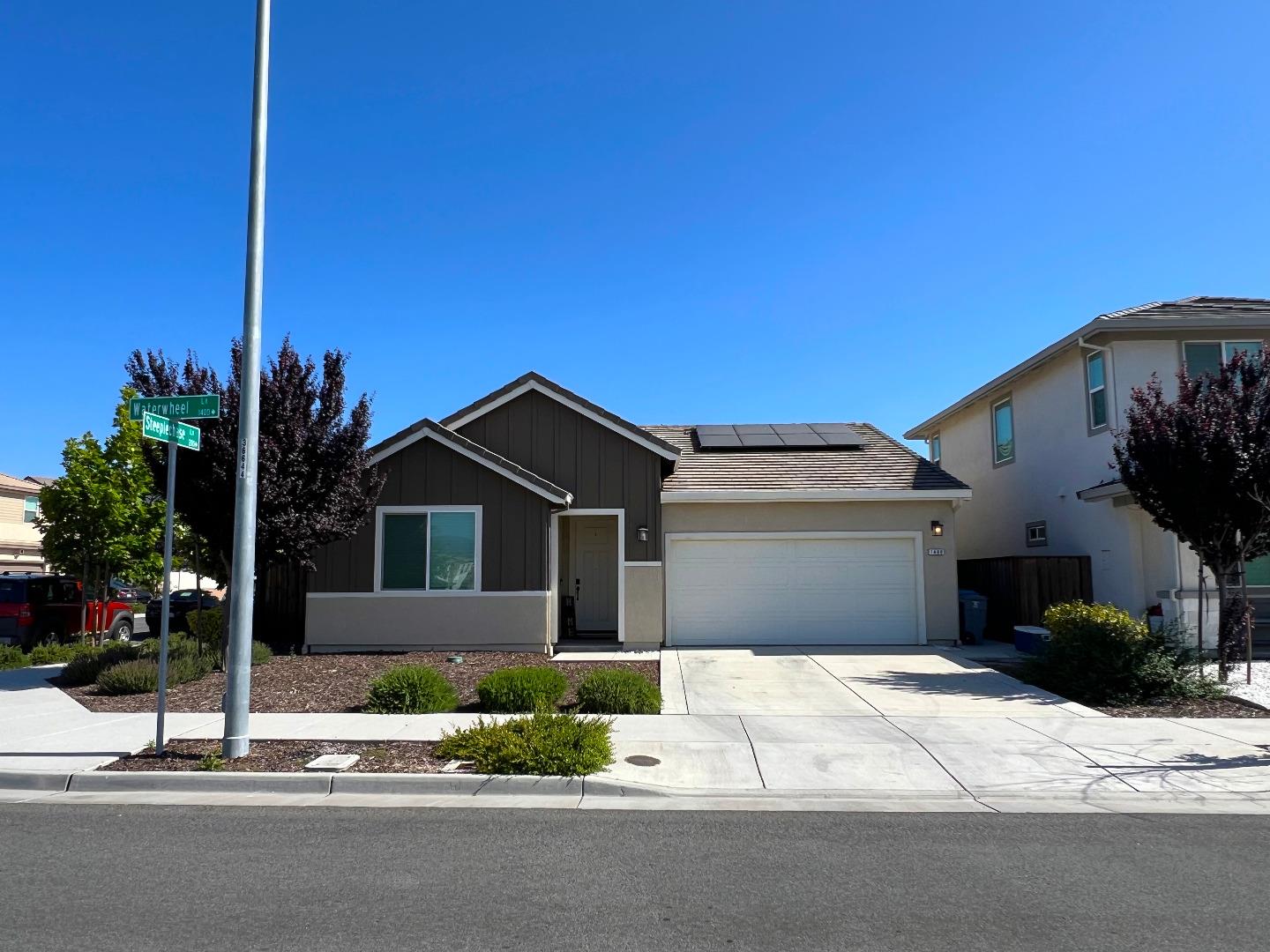 Detail Gallery Image 2 of 51 For 1460 Waterwheel Ln, Hollister,  CA 95023 - 3 Beds | 2 Baths