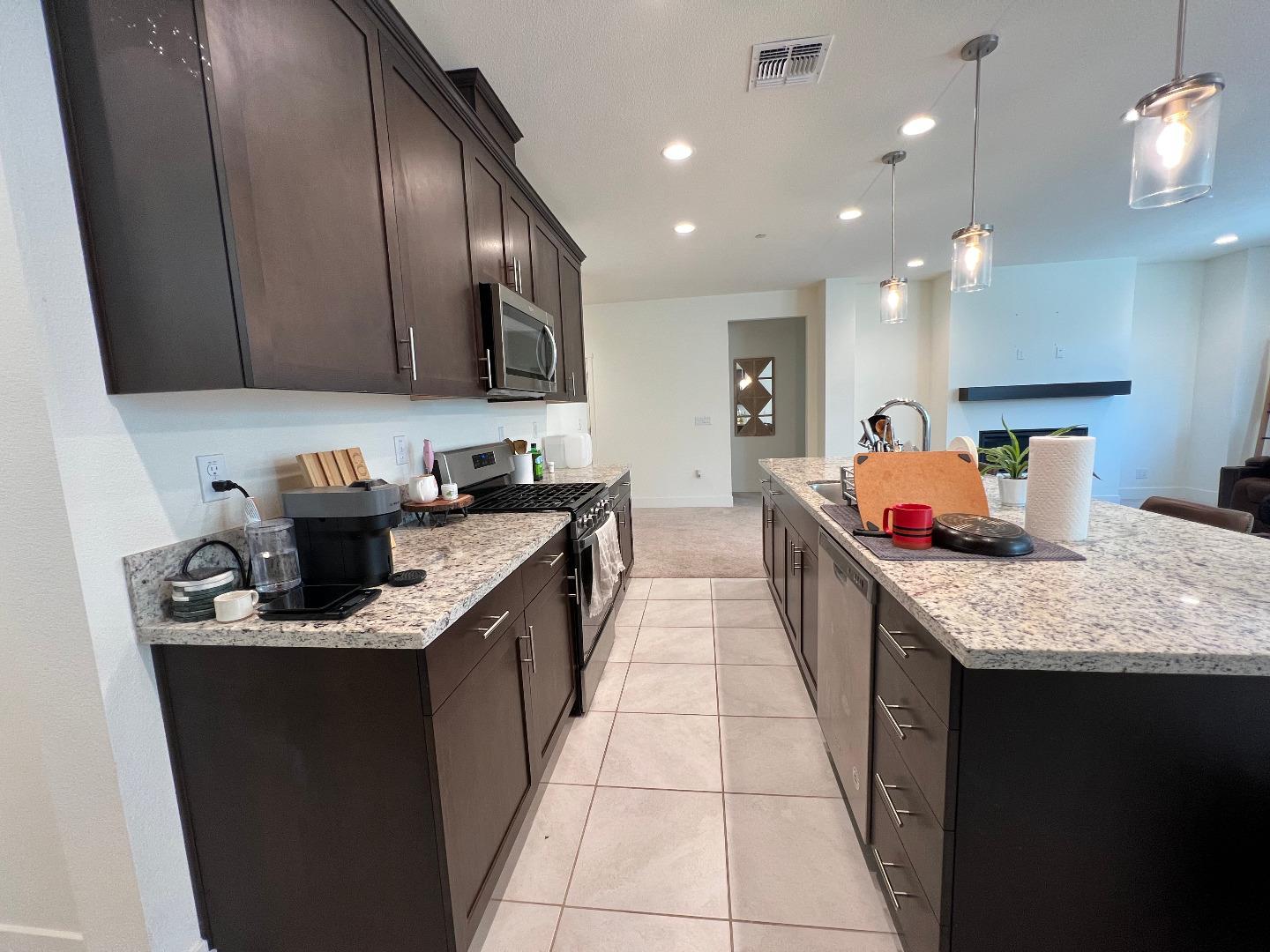 Detail Gallery Image 20 of 51 For 1460 Waterwheel Ln, Hollister,  CA 95023 - 3 Beds | 2 Baths