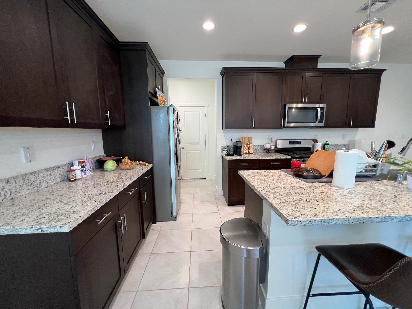 Detail Gallery Image 21 of 51 For 1460 Waterwheel Ln, Hollister,  CA 95023 - 3 Beds | 2 Baths