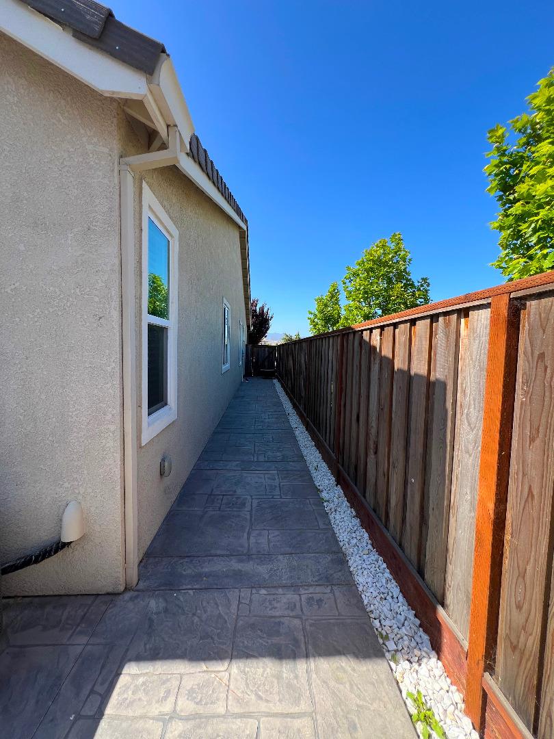 Detail Gallery Image 31 of 51 For 1460 Waterwheel Ln, Hollister,  CA 95023 - 3 Beds | 2 Baths