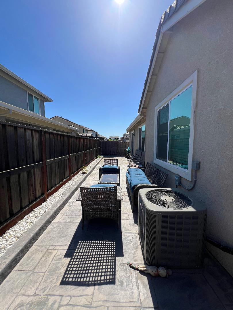 Detail Gallery Image 32 of 51 For 1460 Waterwheel Ln, Hollister,  CA 95023 - 3 Beds | 2 Baths