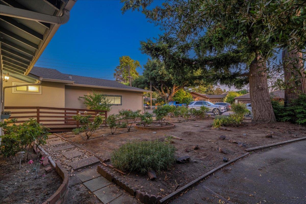 Detail Gallery Image 4 of 32 For 337 Roble Ave, Redwood City,  CA 94061 - 3 Beds | 1 Baths