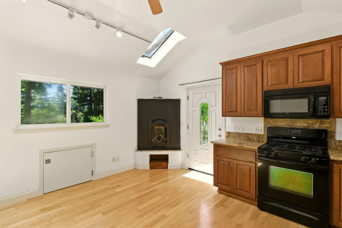 Detail Gallery Image 52 of 115 For 132 Pax Place Ct, Aptos,  CA 95003 - 3 Beds | 3 Baths