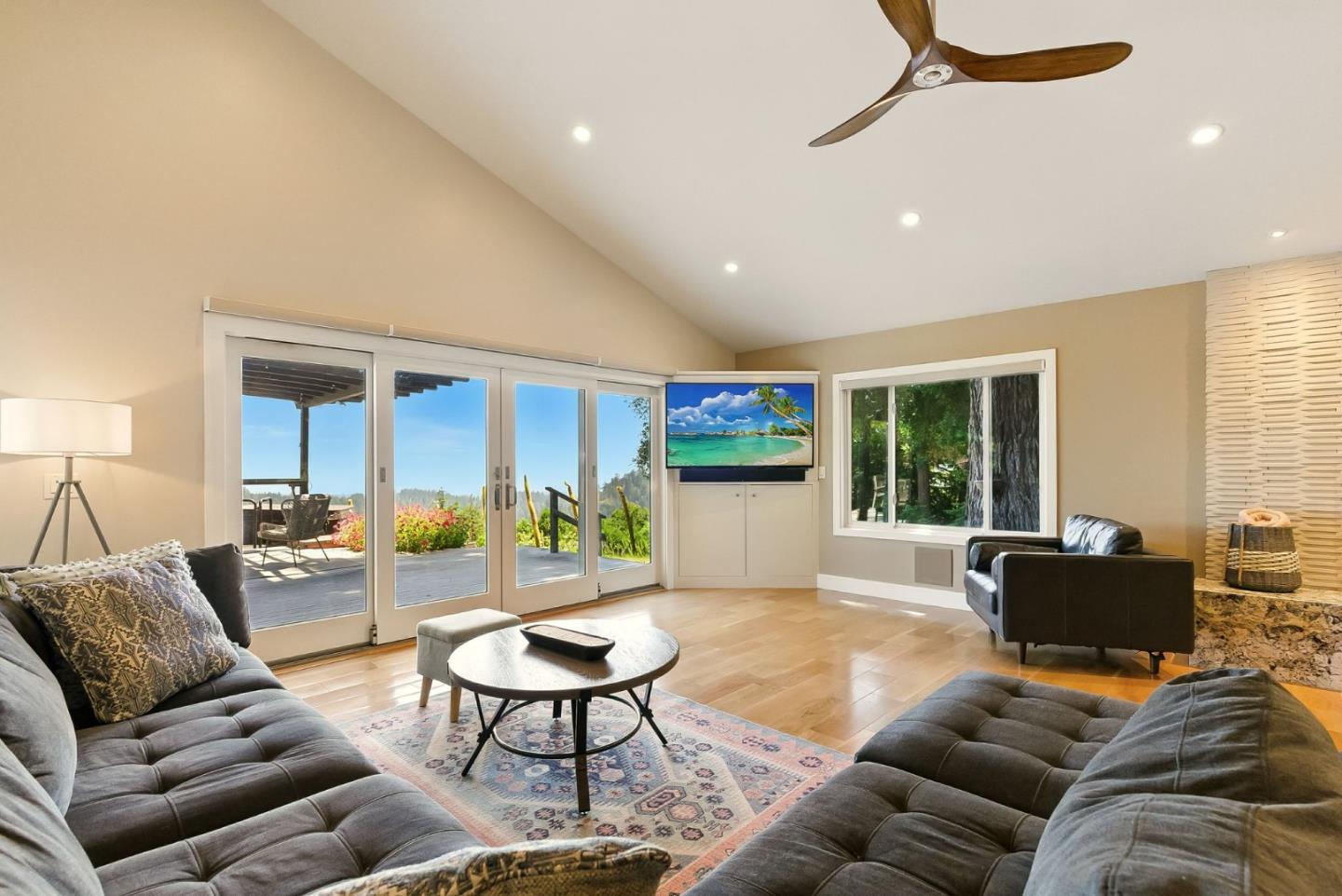Detail Gallery Image 8 of 115 For 132 Pax Place Ct, Aptos,  CA 95003 - 3 Beds | 3 Baths