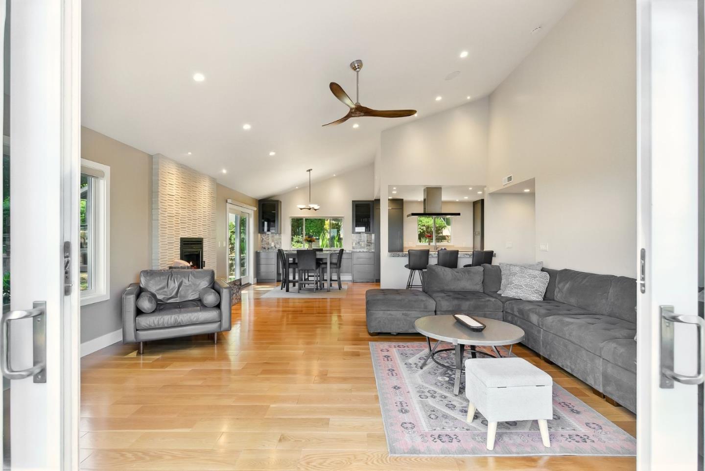Detail Gallery Image 9 of 115 For 132 Pax Place Ct, Aptos,  CA 95003 - 3 Beds | 3 Baths