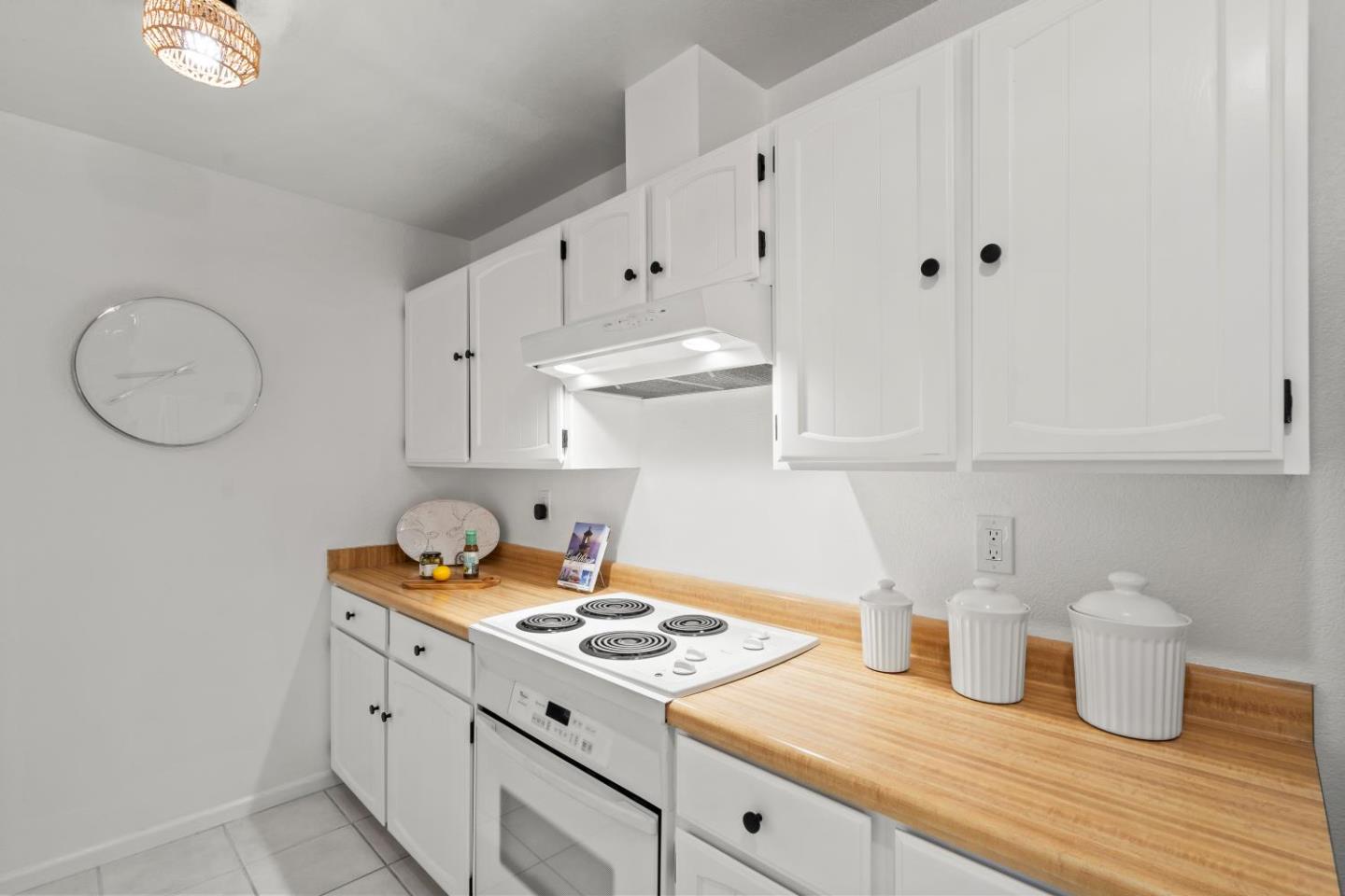 Detail Gallery Image 10 of 29 For 155 Peach Ter, Santa Cruz,  CA 95060 - 2 Beds | 1/1 Baths
