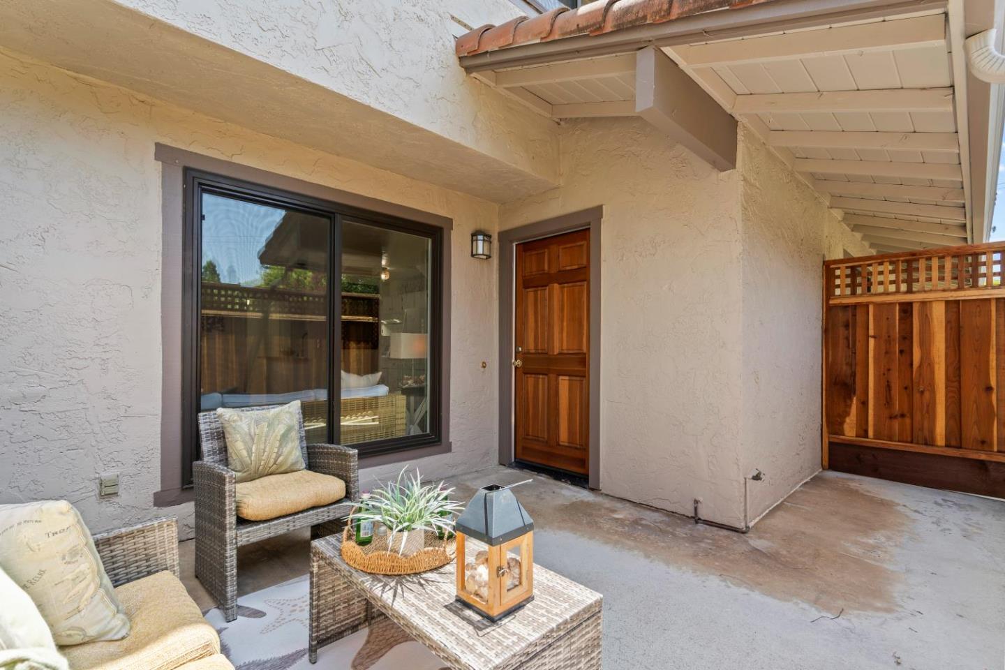 Detail Gallery Image 2 of 29 For 155 Peach Ter, Santa Cruz,  CA 95060 - 2 Beds | 1/1 Baths