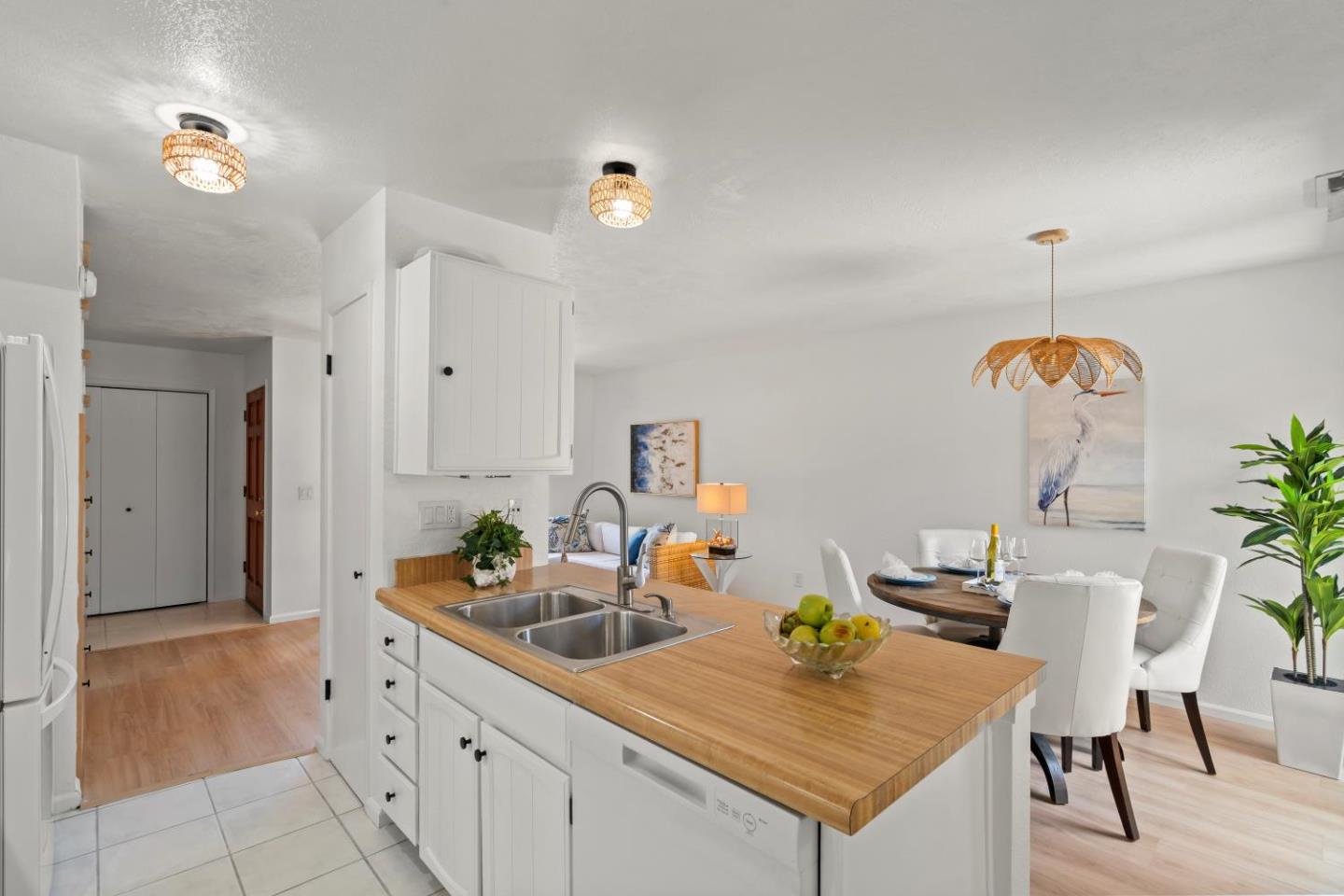 Detail Gallery Image 8 of 29 For 155 Peach Ter, Santa Cruz,  CA 95060 - 2 Beds | 1/1 Baths