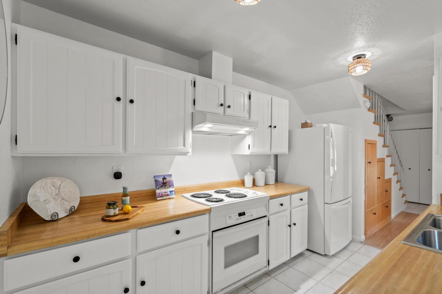 Detail Gallery Image 9 of 29 For 155 Peach Ter, Santa Cruz,  CA 95060 - 2 Beds | 1/1 Baths