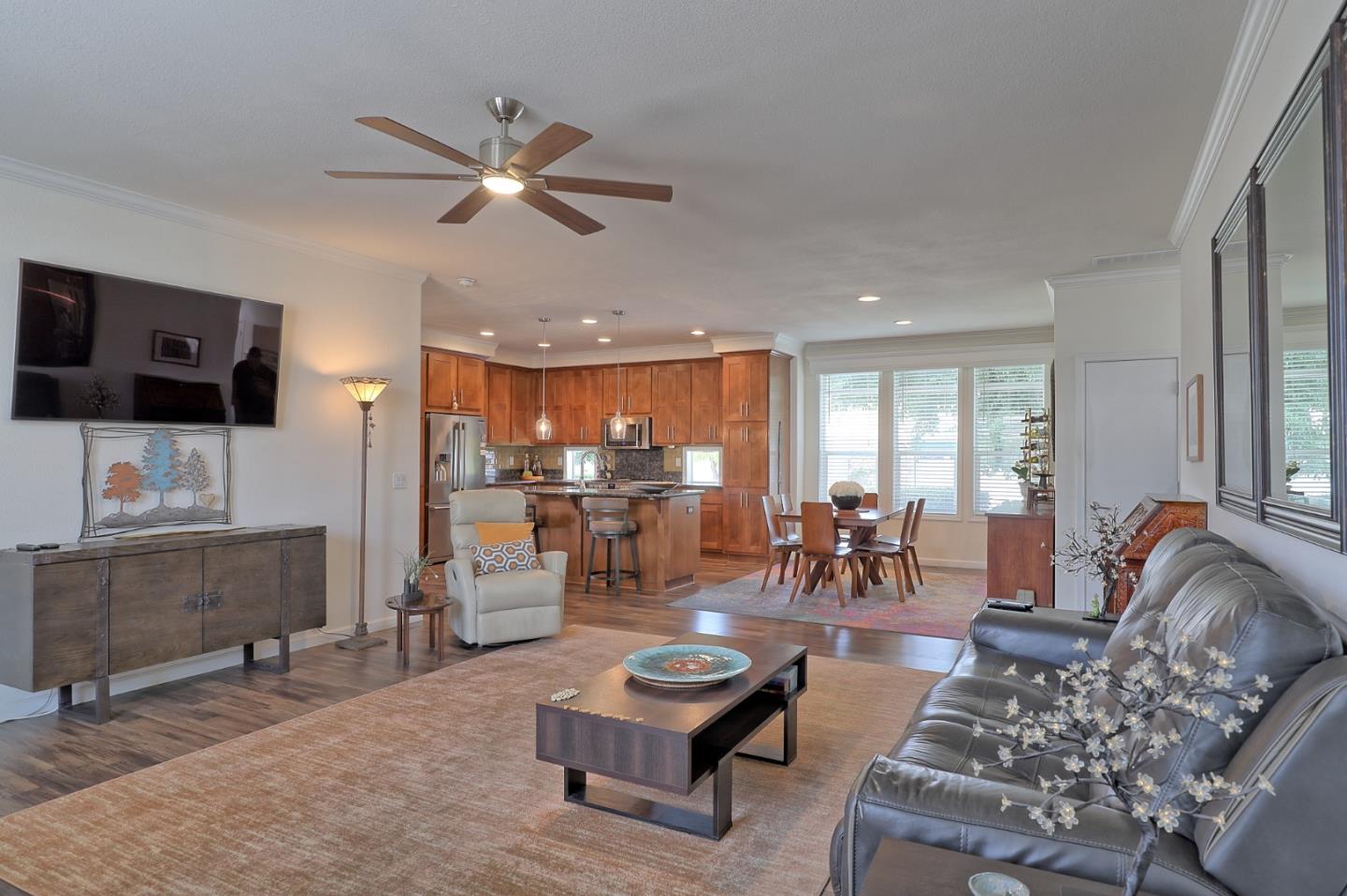 Detail Gallery Image 4 of 37 For 278 Summer Cir #278,  Morgan Hill,  CA 95037 - 3 Beds | 2 Baths