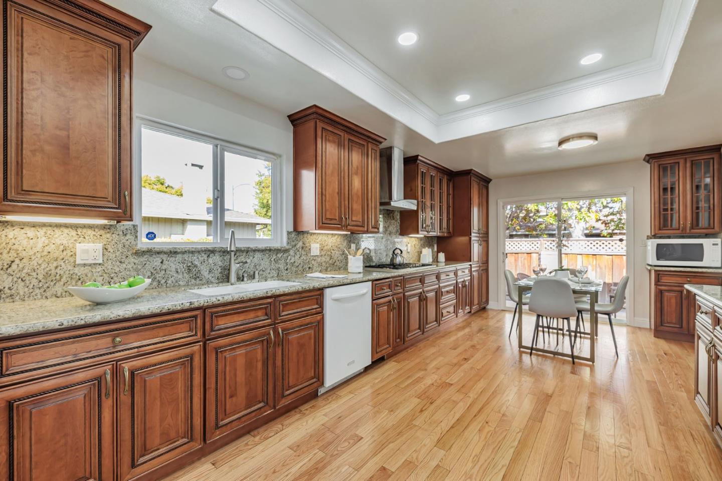 Detail Gallery Image 10 of 50 For 1329 Essex Way, San Jose,  CA 95117 - – Beds | – Baths