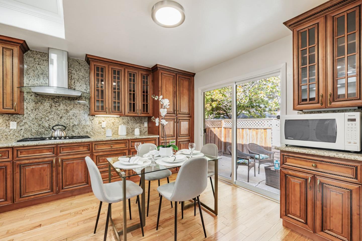 Detail Gallery Image 11 of 50 For 1329 Essex Way, San Jose,  CA 95117 - – Beds | – Baths