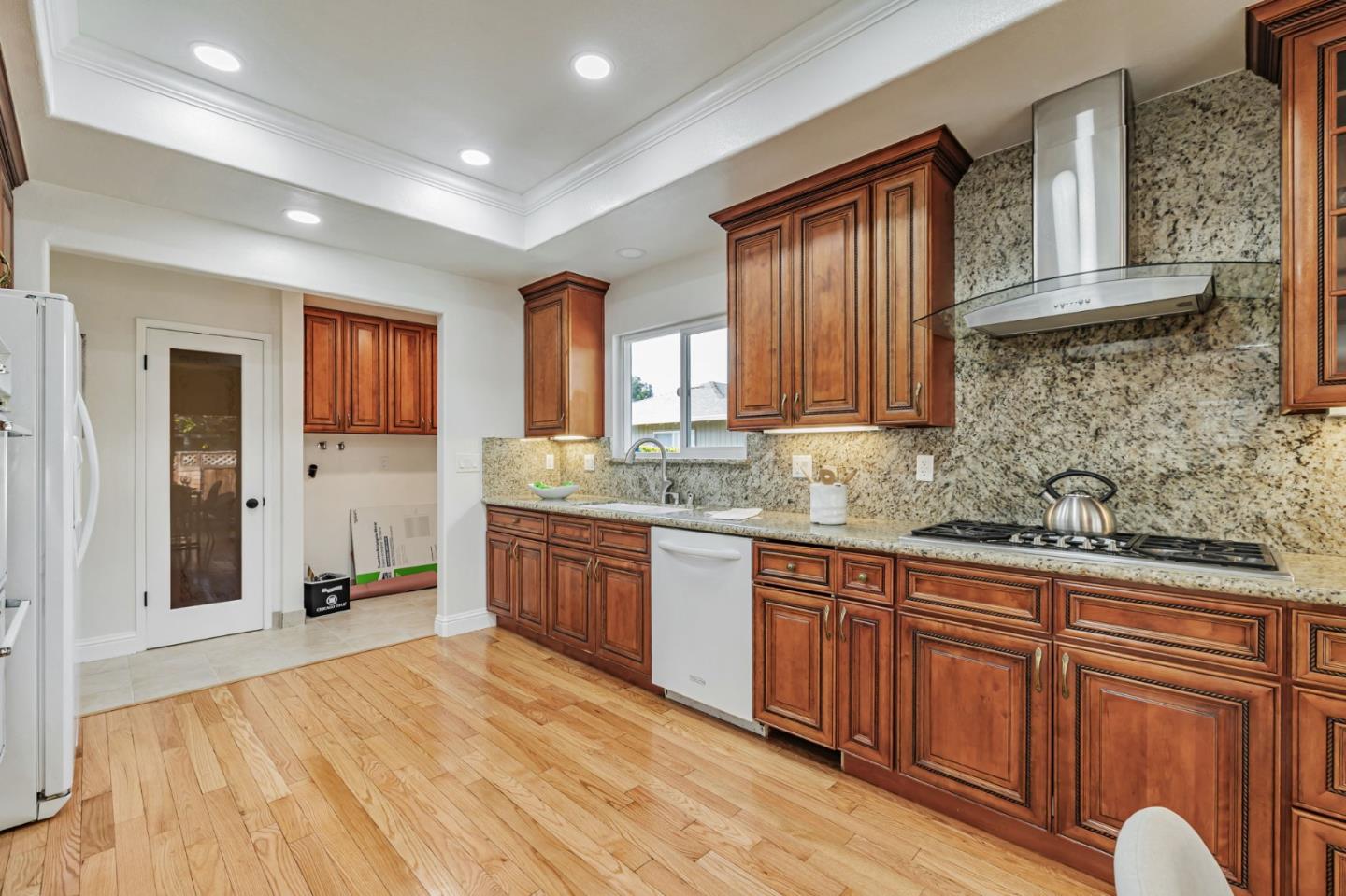 Detail Gallery Image 7 of 50 For 1329 Essex Way, San Jose,  CA 95117 - – Beds | – Baths