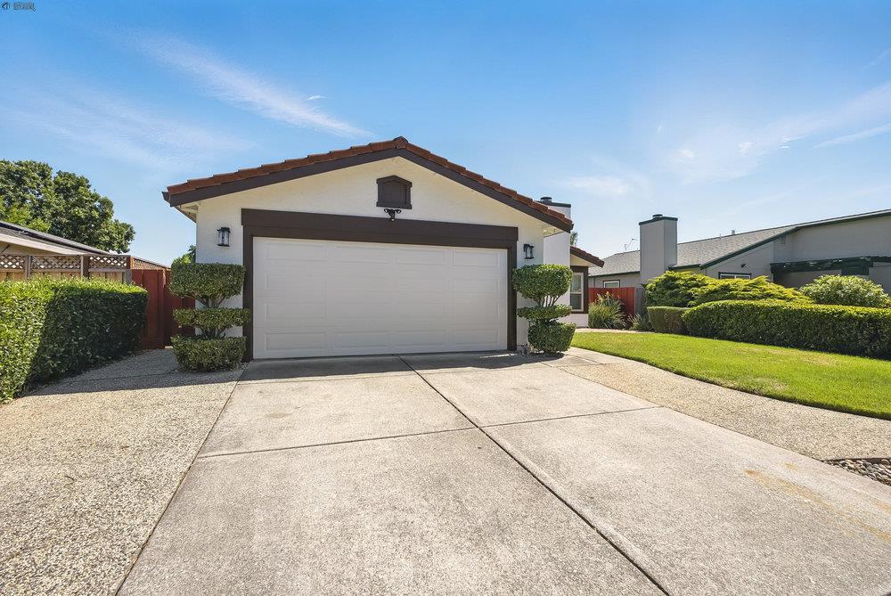 Detail Gallery Image 3 of 45 For 1180 Peterson Dr, Gilroy,  CA 95020 - 3 Beds | 2 Baths