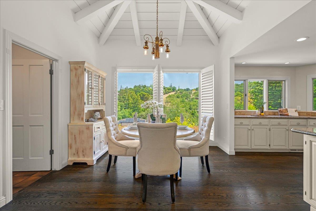 Detail Gallery Image 10 of 40 For 12911 Atherton Ct, Los Altos Hills,  CA 94022 - 5 Beds | 3/1 Baths