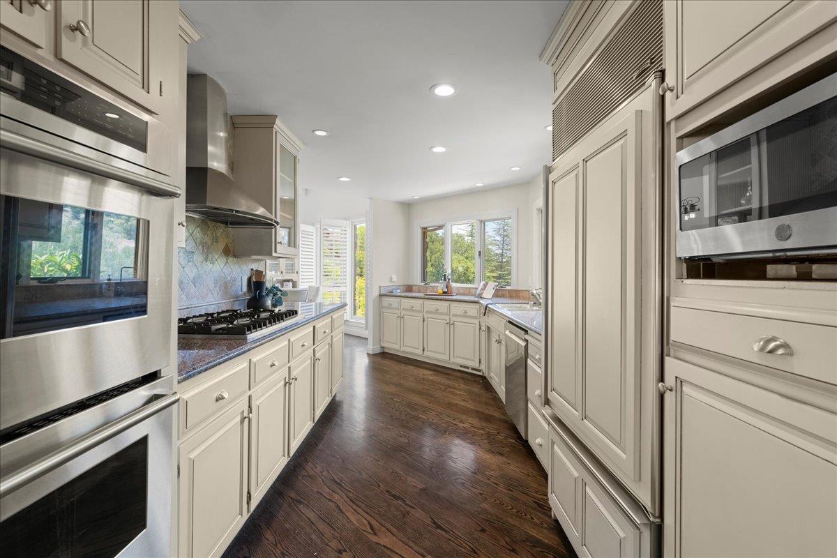 Detail Gallery Image 11 of 40 For 12911 Atherton Ct, Los Altos Hills,  CA 94022 - 5 Beds | 3/1 Baths