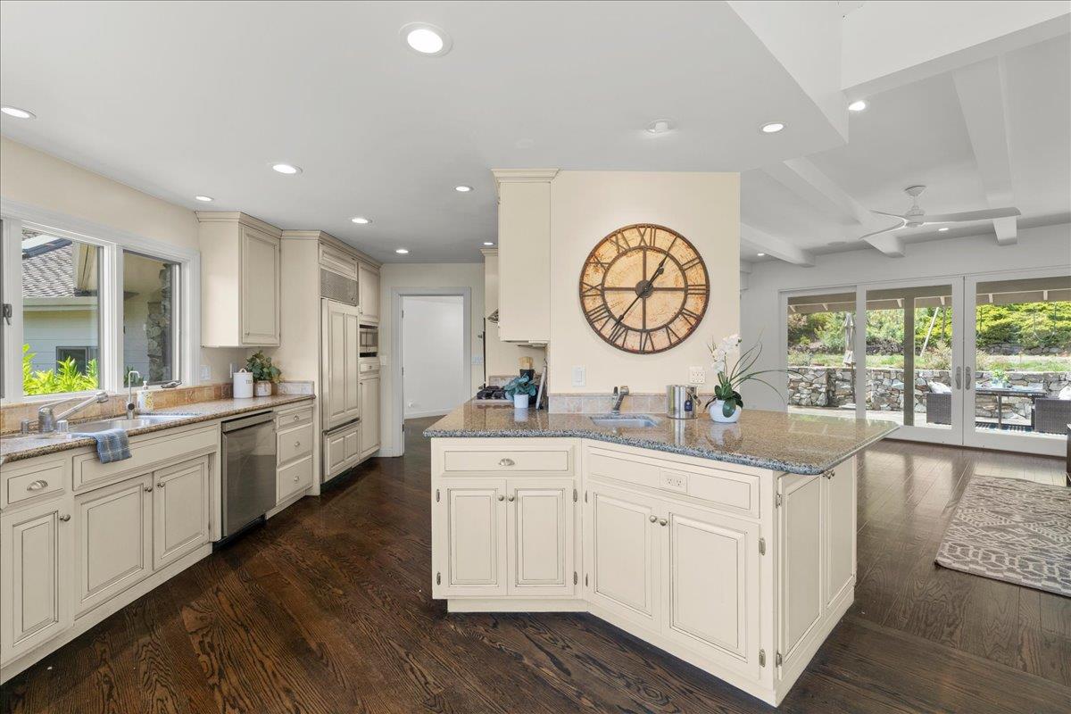 Detail Gallery Image 13 of 40 For 12911 Atherton Ct, Los Altos Hills,  CA 94022 - 5 Beds | 3/1 Baths