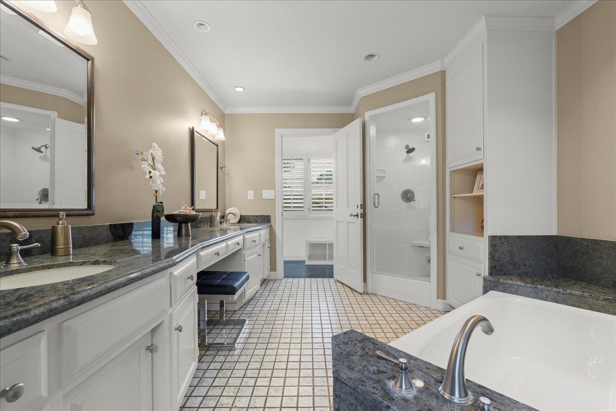Detail Gallery Image 15 of 40 For 12911 Atherton Ct, Los Altos Hills,  CA 94022 - 5 Beds | 3/1 Baths