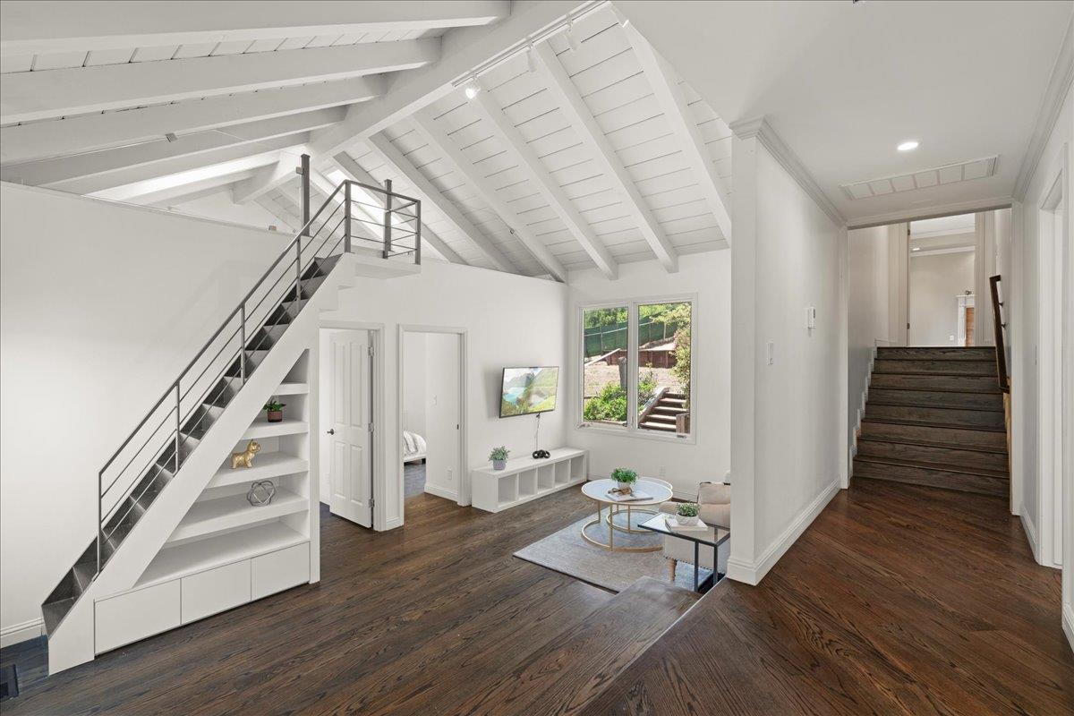 Detail Gallery Image 17 of 40 For 12911 Atherton Ct, Los Altos Hills,  CA 94022 - 5 Beds | 3/1 Baths