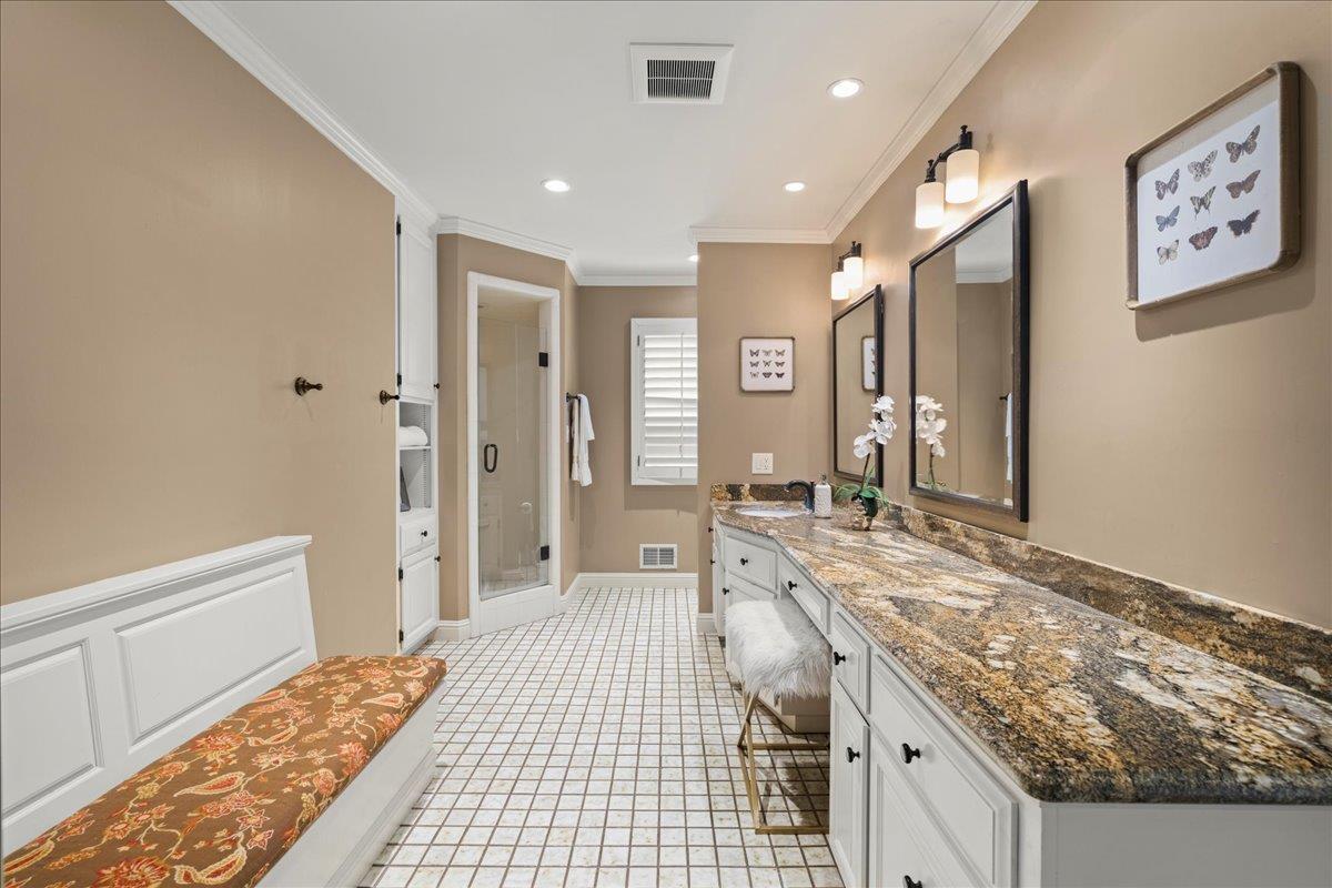 Detail Gallery Image 19 of 40 For 12911 Atherton Ct, Los Altos Hills,  CA 94022 - 5 Beds | 3/1 Baths