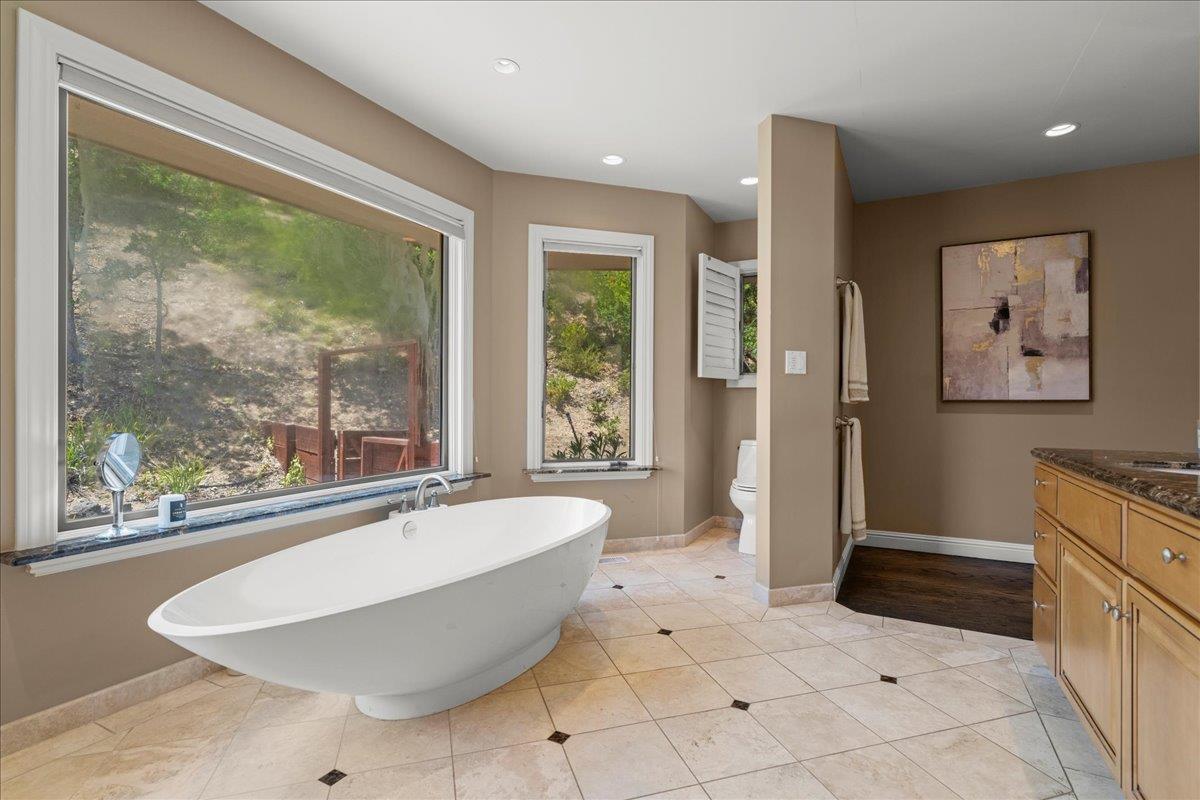 Detail Gallery Image 23 of 40 For 12911 Atherton Ct, Los Altos Hills,  CA 94022 - 5 Beds | 3/1 Baths