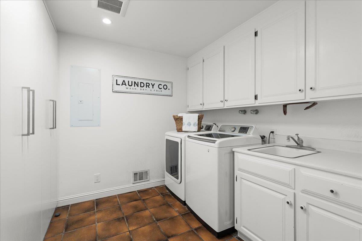 Detail Gallery Image 30 of 40 For 12911 Atherton Ct, Los Altos Hills,  CA 94022 - 5 Beds | 3/1 Baths