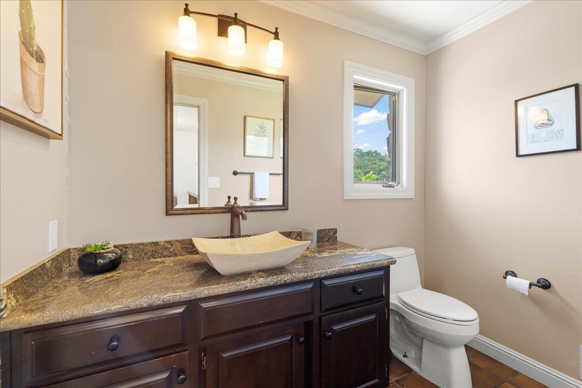 Detail Gallery Image 31 of 40 For 12911 Atherton Ct, Los Altos Hills,  CA 94022 - 5 Beds | 3/1 Baths