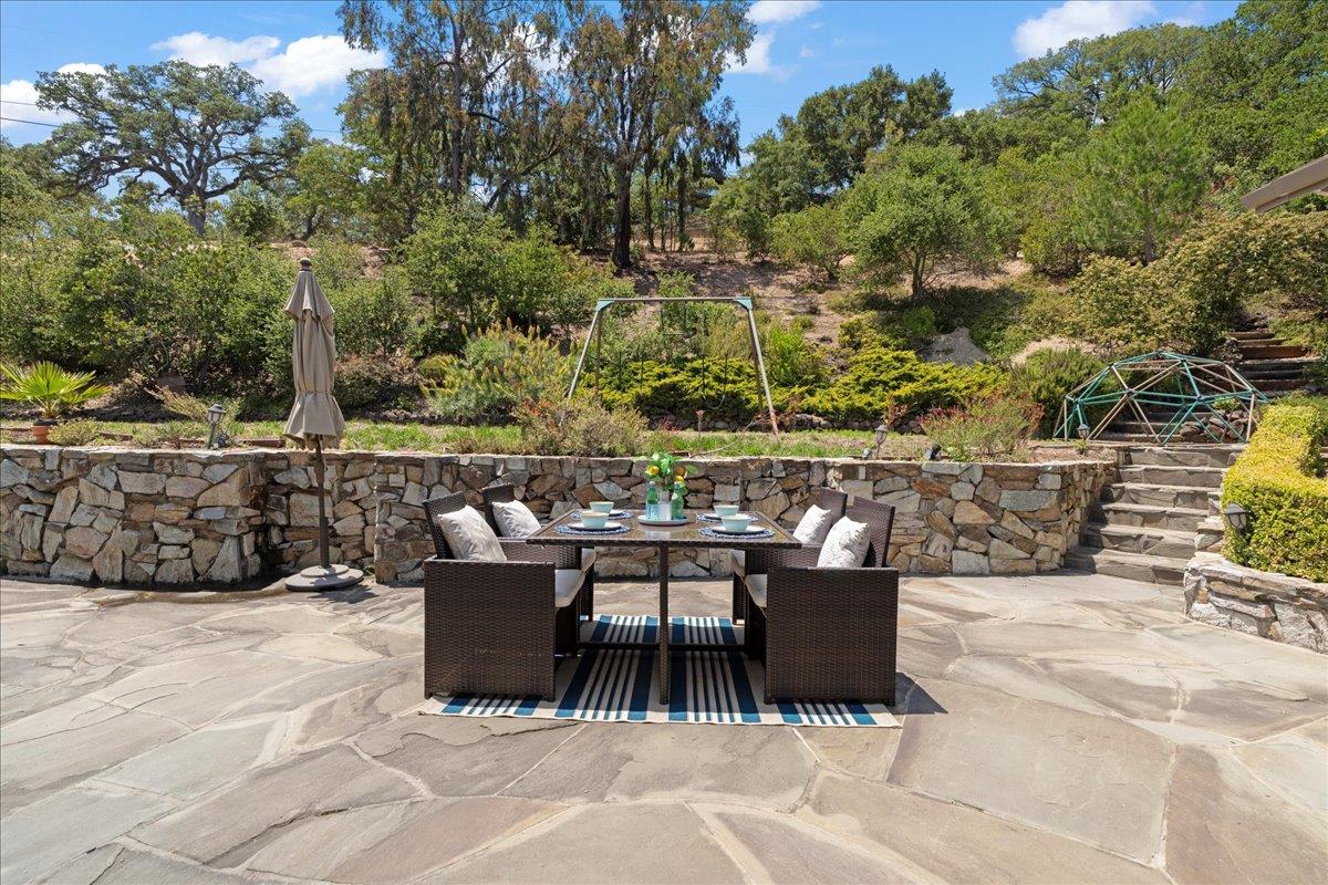 Detail Gallery Image 32 of 40 For 12911 Atherton Ct, Los Altos Hills,  CA 94022 - 5 Beds | 3/1 Baths