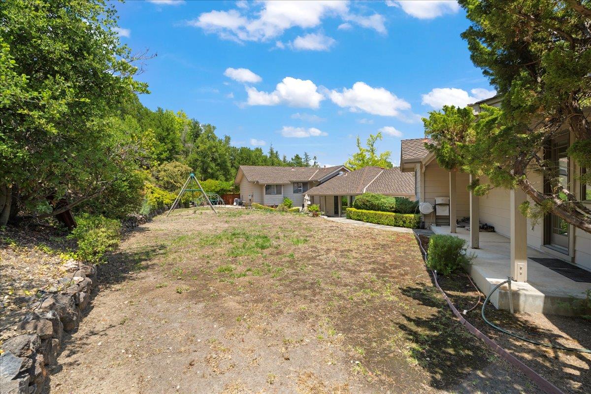 Detail Gallery Image 33 of 40 For 12911 Atherton Ct, Los Altos Hills,  CA 94022 - 5 Beds | 3/1 Baths