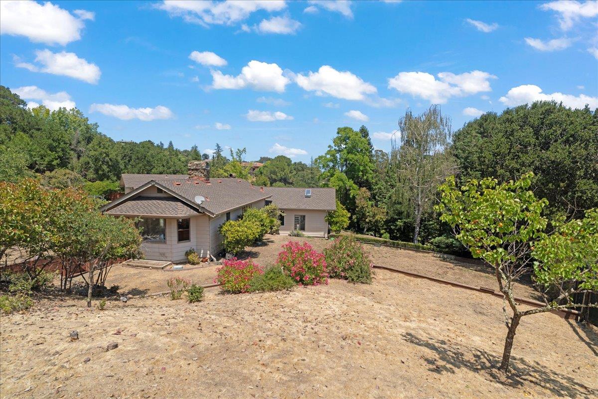 Detail Gallery Image 34 of 40 For 12911 Atherton Ct, Los Altos Hills,  CA 94022 - 5 Beds | 3/1 Baths