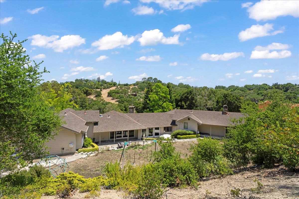 Detail Gallery Image 36 of 40 For 12911 Atherton Ct, Los Altos Hills,  CA 94022 - 5 Beds | 3/1 Baths