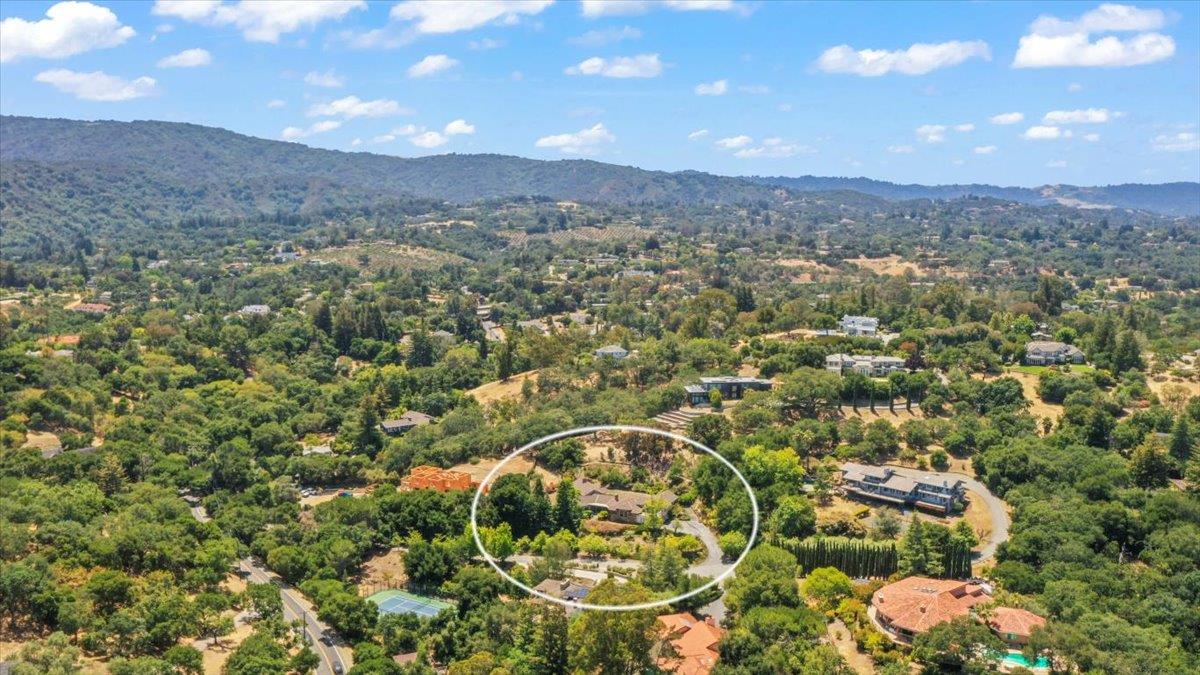 Detail Gallery Image 38 of 40 For 12911 Atherton Ct, Los Altos Hills,  CA 94022 - 5 Beds | 3/1 Baths