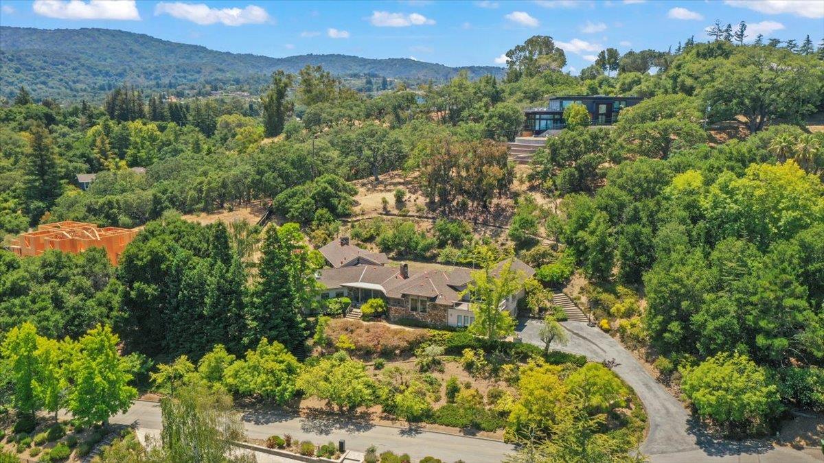 Detail Gallery Image 39 of 40 For 12911 Atherton Ct, Los Altos Hills,  CA 94022 - 5 Beds | 3/1 Baths