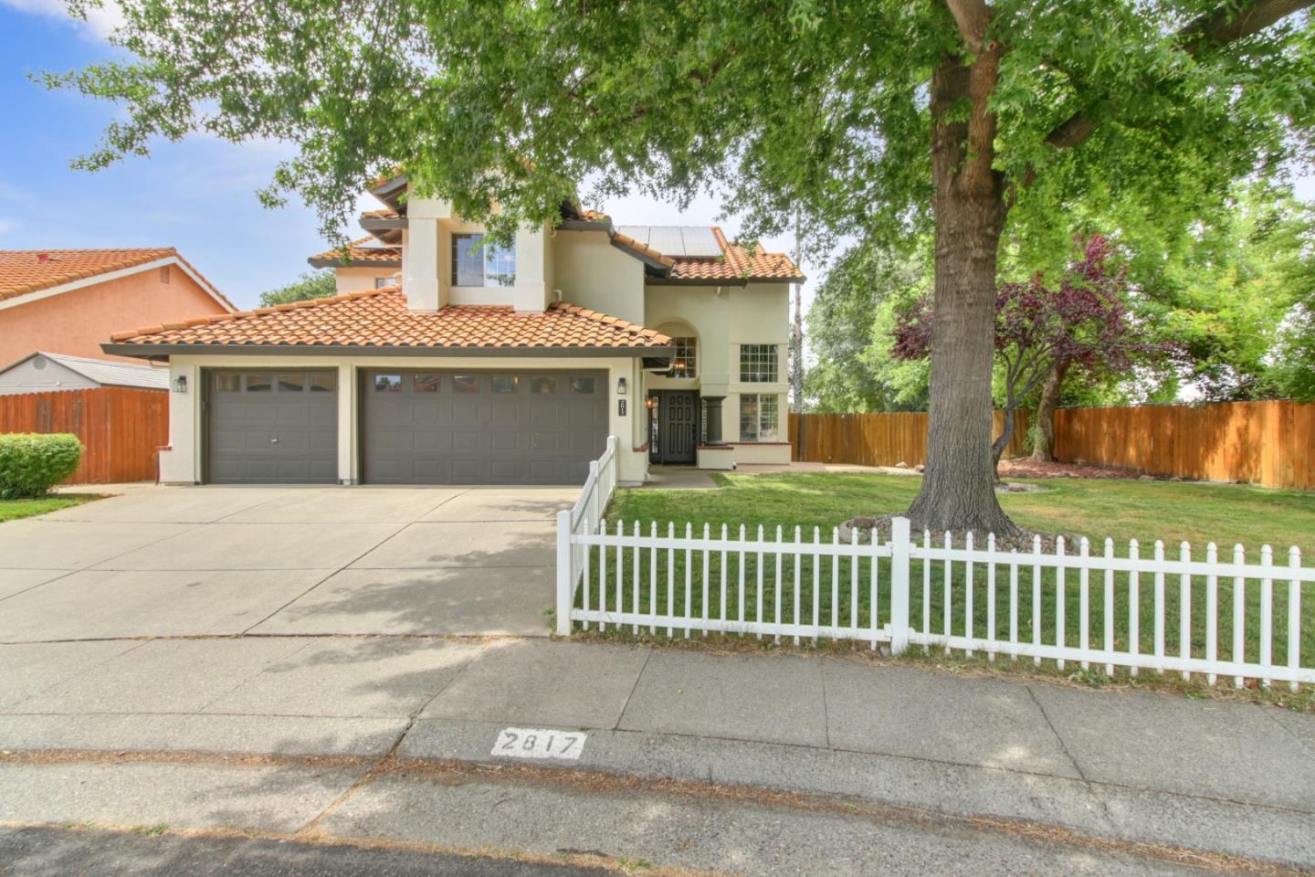 Detail Gallery Image 2 of 32 For 2817 Club Dr, Rocklin,  CA 95765 - 5 Beds | 3 Baths