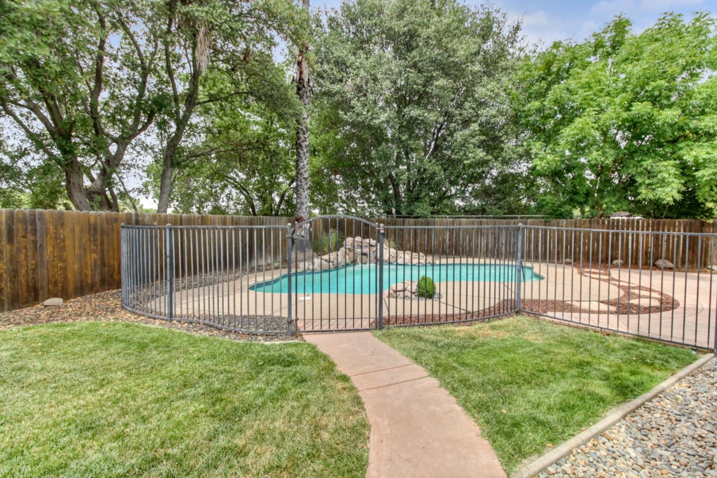 Detail Gallery Image 31 of 32 For 2817 Club Dr, Rocklin,  CA 95765 - 5 Beds | 3 Baths