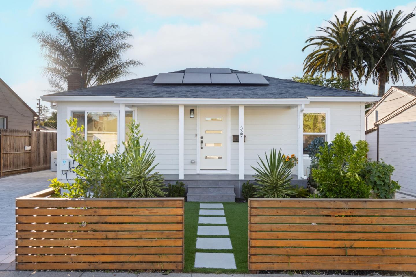Detail Gallery Image 2 of 78 For 327 a St, Redwood City,  CA 94063 - 3 Beds | 2 Baths