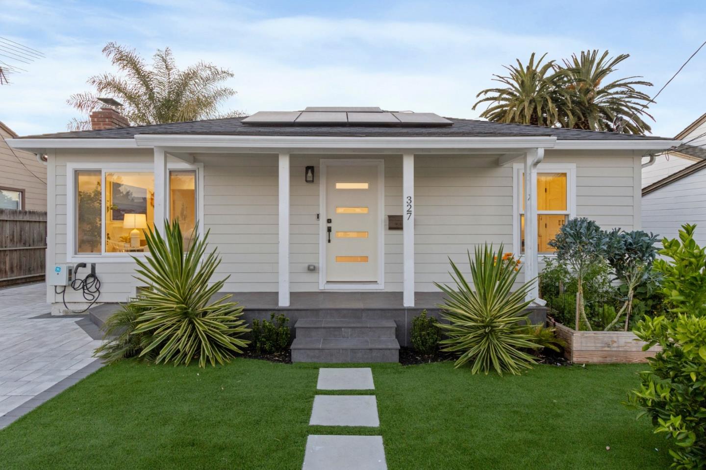 Detail Gallery Image 3 of 78 For 327 a St, Redwood City,  CA 94063 - 3 Beds | 2 Baths