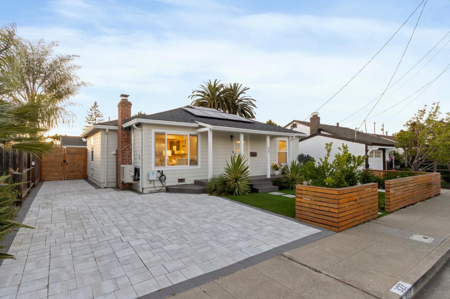 Detail Gallery Image 4 of 78 For 327 a St, Redwood City,  CA 94063 - 3 Beds | 2 Baths