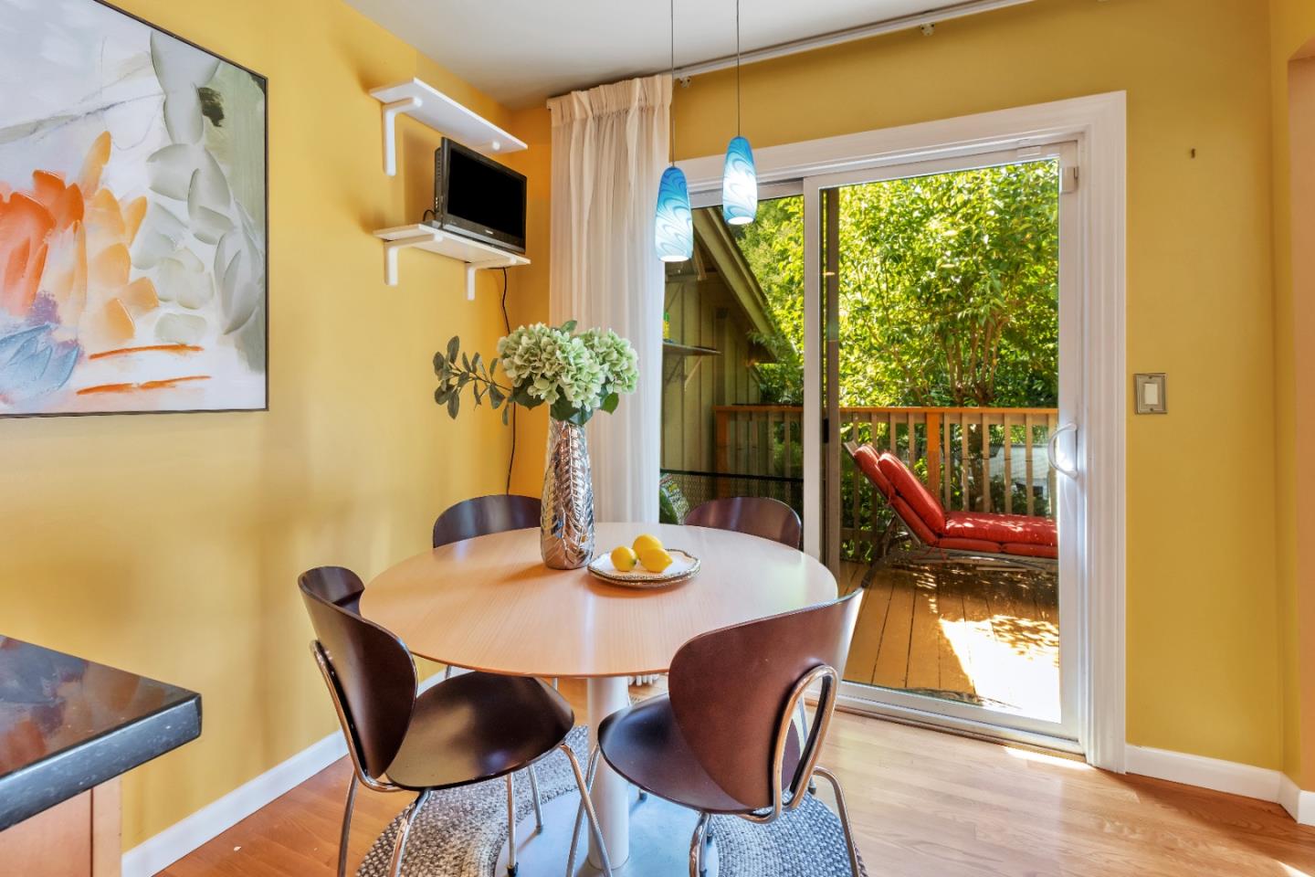 Detail Gallery Image 11 of 26 For 574 Sand Hill Cir, Menlo Park,  CA 94025 - 3 Beds | 2/1 Baths