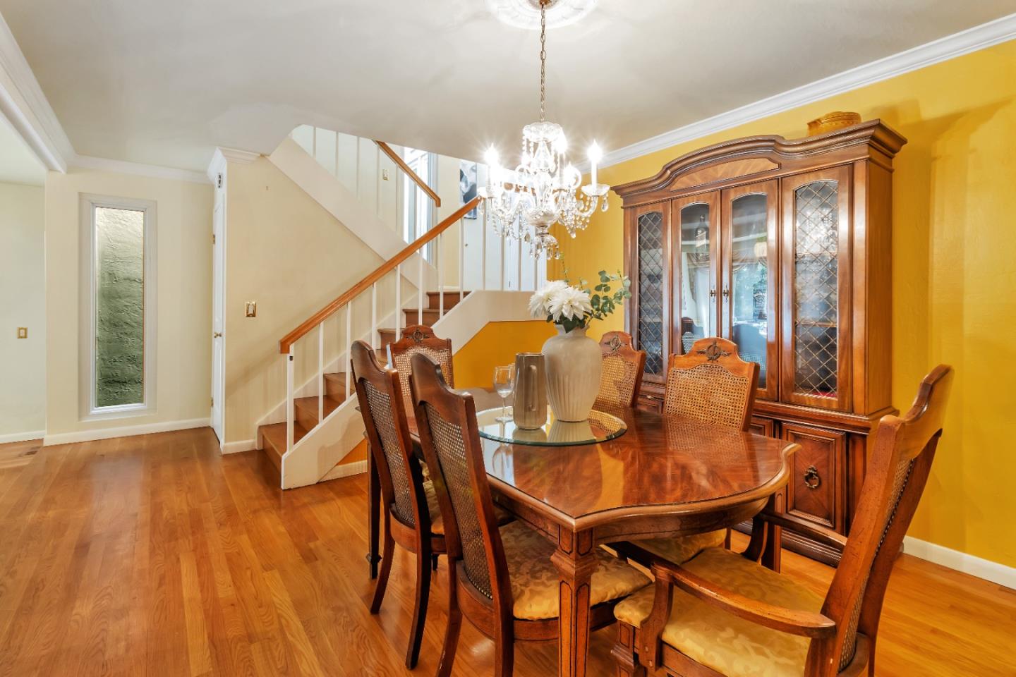 Detail Gallery Image 12 of 26 For 574 Sand Hill Cir, Menlo Park,  CA 94025 - 3 Beds | 2/1 Baths
