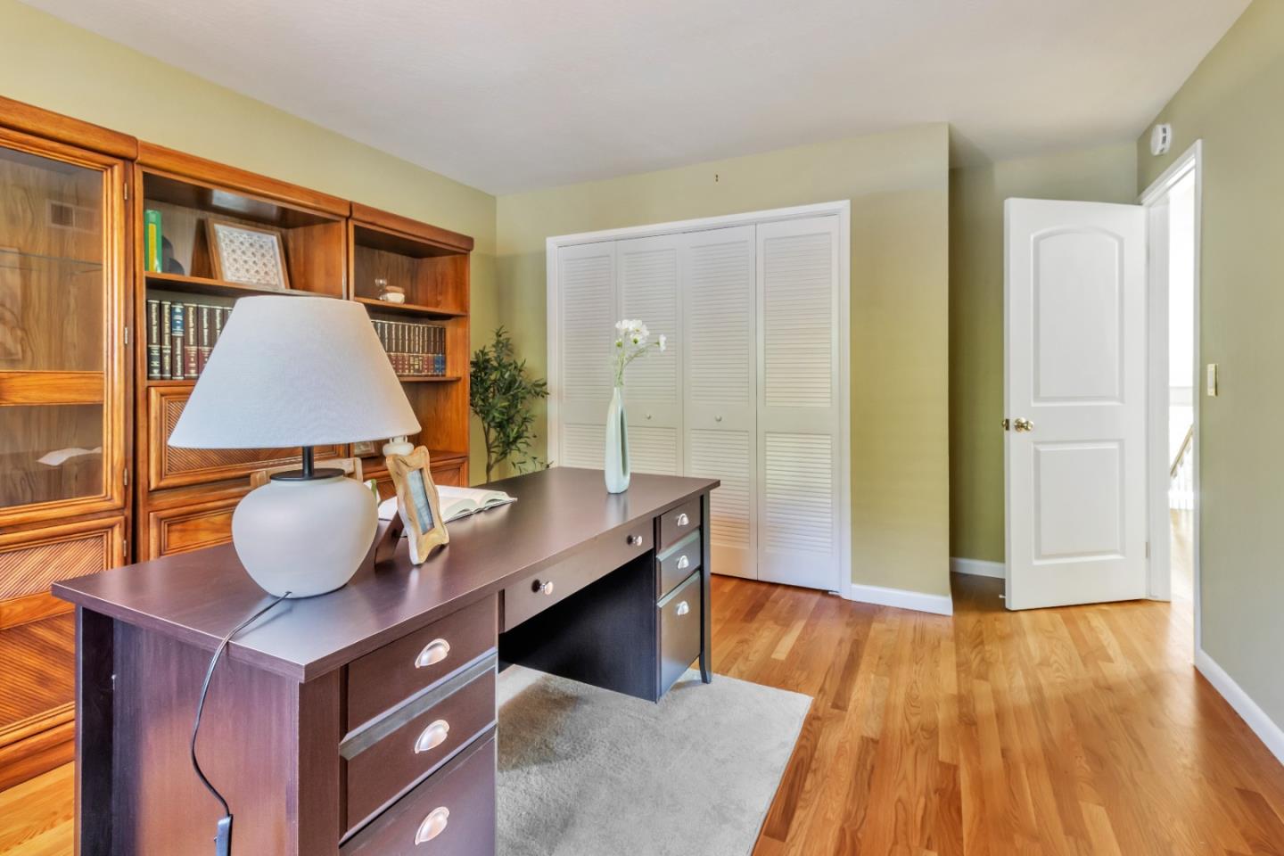 Detail Gallery Image 15 of 26 For 574 Sand Hill Cir, Menlo Park,  CA 94025 - 3 Beds | 2/1 Baths