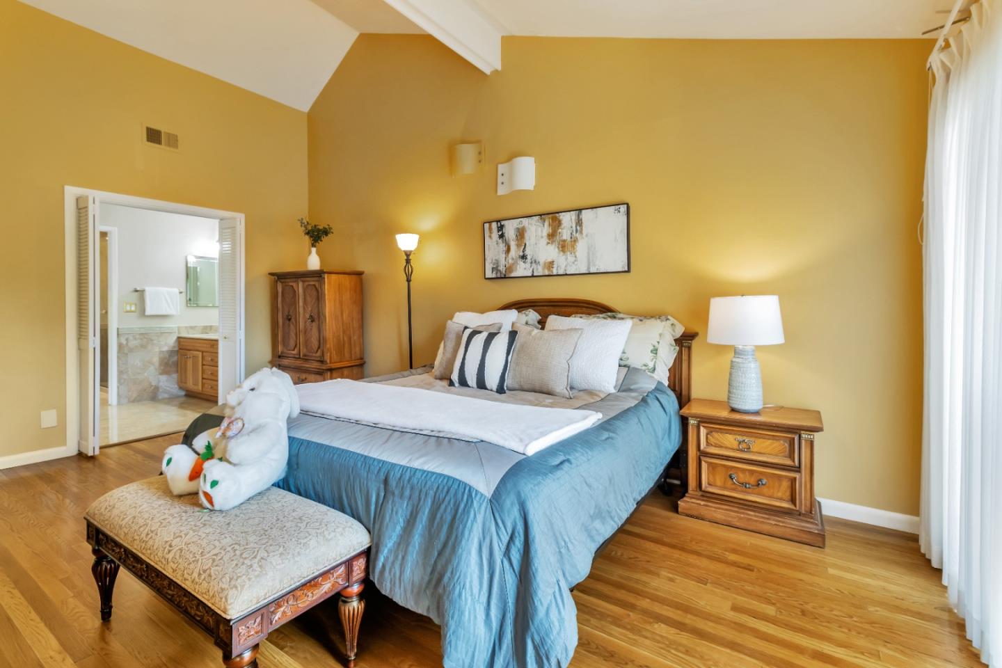 Detail Gallery Image 16 of 26 For 574 Sand Hill Cir, Menlo Park,  CA 94025 - 3 Beds | 2/1 Baths