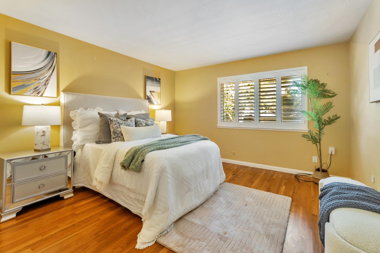 Detail Gallery Image 17 of 26 For 574 Sand Hill Cir, Menlo Park,  CA 94025 - 3 Beds | 2/1 Baths