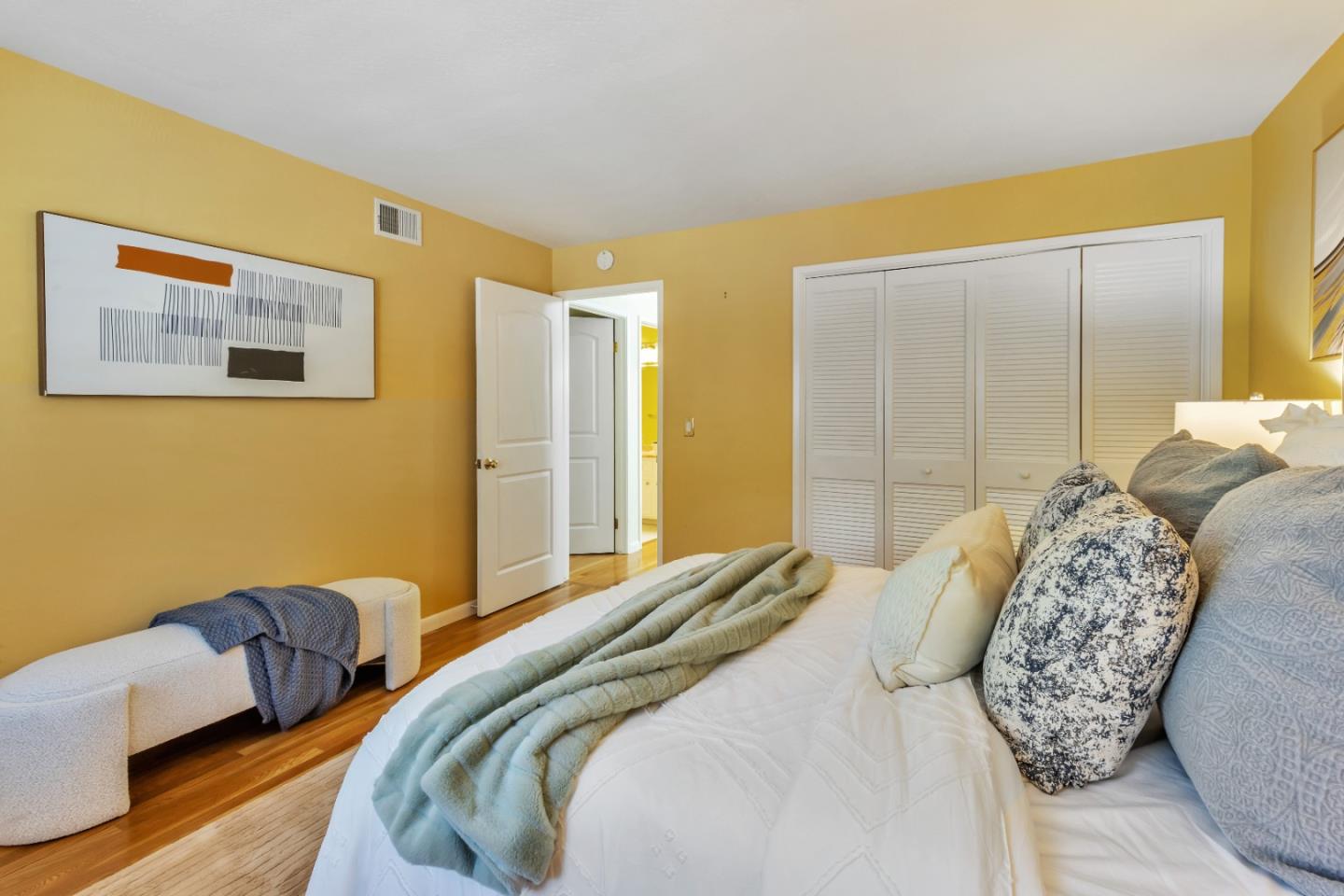 Detail Gallery Image 18 of 26 For 574 Sand Hill Cir, Menlo Park,  CA 94025 - 3 Beds | 2/1 Baths