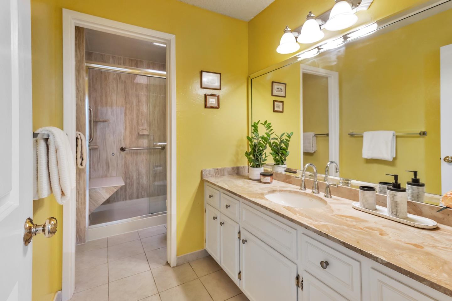 Detail Gallery Image 20 of 26 For 574 Sand Hill Cir, Menlo Park,  CA 94025 - 3 Beds | 2/1 Baths