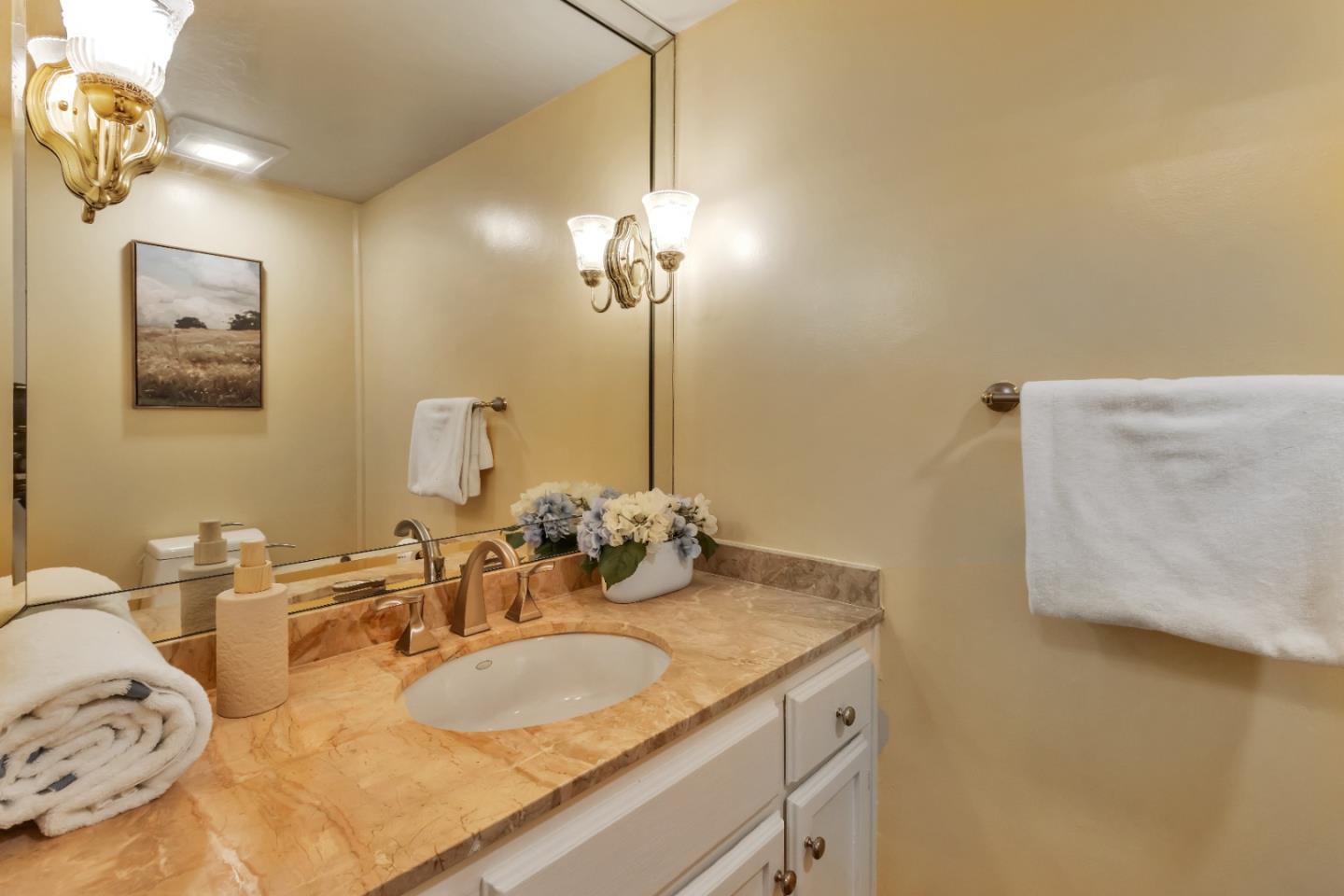 Detail Gallery Image 21 of 26 For 574 Sand Hill Cir, Menlo Park,  CA 94025 - 3 Beds | 2/1 Baths