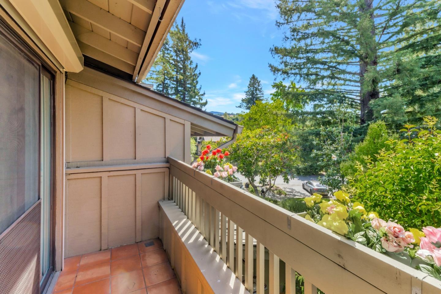 Detail Gallery Image 22 of 26 For 574 Sand Hill Cir, Menlo Park,  CA 94025 - 3 Beds | 2/1 Baths